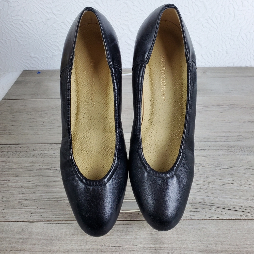 Naturalizer black leather low heels